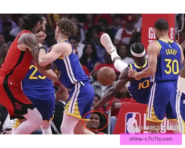 勇士官宣巴特勒右膝伤退赛离场