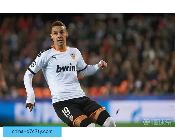 世体:罗德里戈右腿超负荷缺练 世体:罗德里戈右腿超负荷缺练