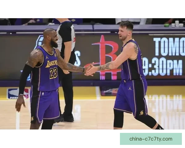 东契奇赞詹姆斯41岁传奇仍在巅峰 东契奇赞詹姆斯41岁传奇仍在巅峰